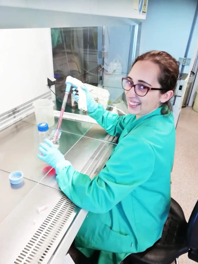 Sandrina at the lab working with stem cell cultures