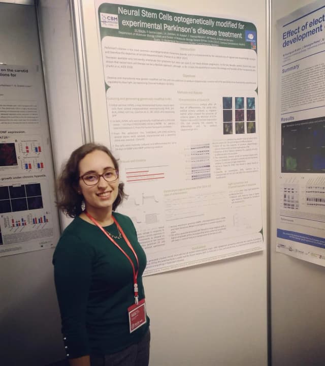 Sandrina presenting a scientific poster at National conference in Santiago de Compostela 2019